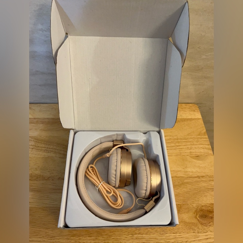 Jennifer Lopez Wired 
"Promise" headphones, On-Ear Metallic Rose Gold Headphones